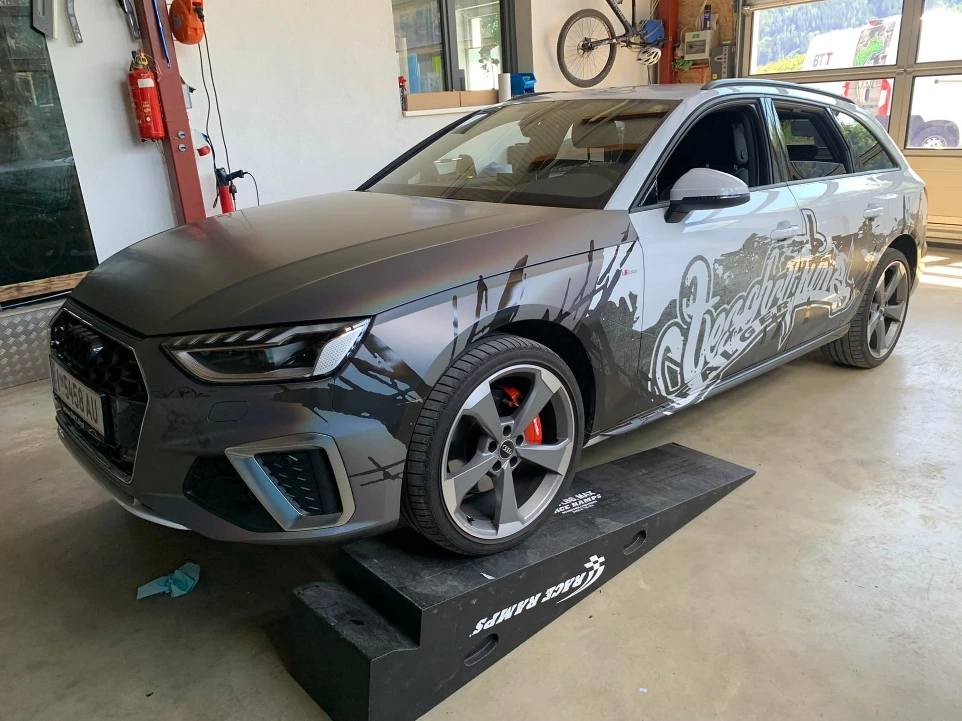Auto Folierung und Beschriftung Spezial Folie